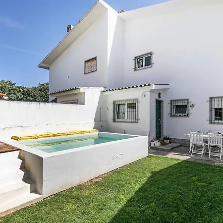 Estoril Beach Villa *