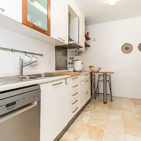 Estoril Beach Villa *